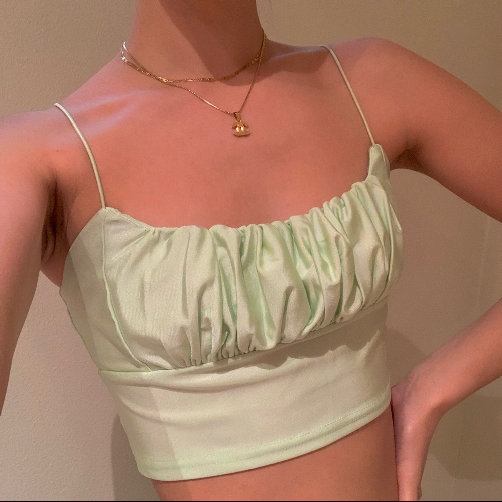 ✨ PASTEL GREEN CROP TOP ✨ - Picture 2 of 5